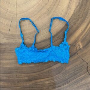 SKIMS STRETCH LACE SKIMPY SCOOP
BRALETTE I MYKONOS
